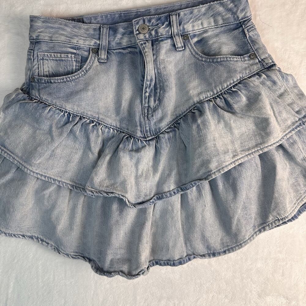 American Eagle Tiered Ruffle Denim Mini Skirt Size 4 Light Wash Y2K Western